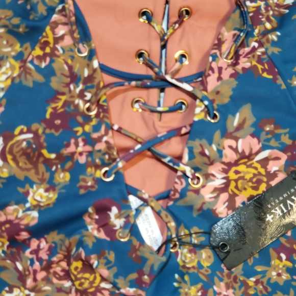 Tavik Monohan one piece - Picture 5 of 14